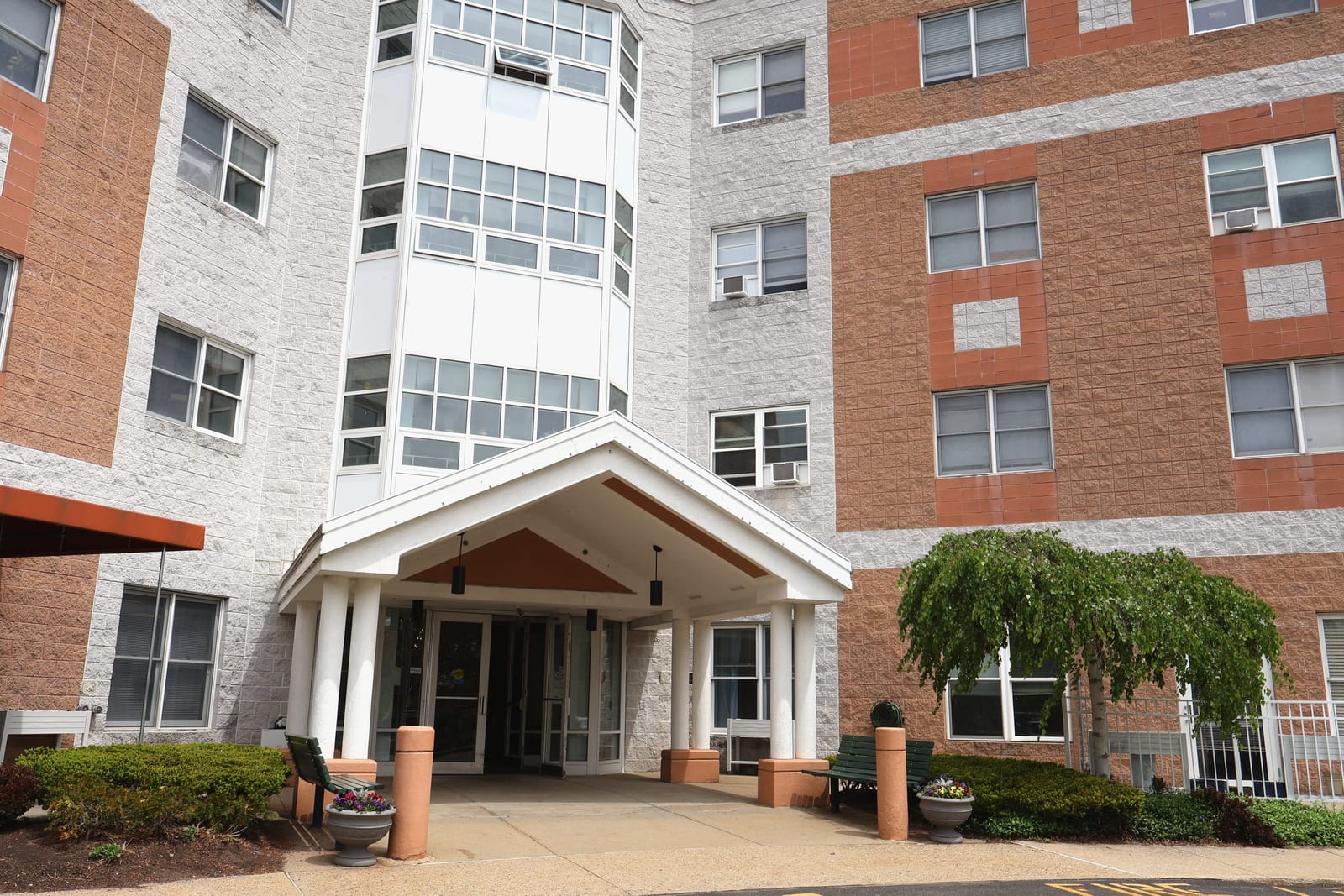 Exterior entrance wide at Advinia Care Oakland Grove
